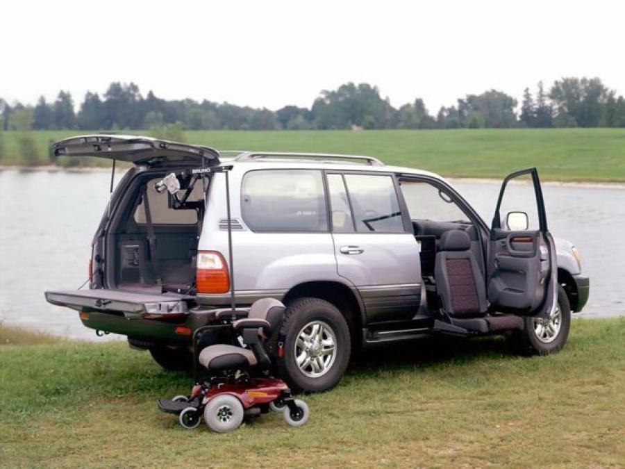 Lexus LX470 Personal Chair Cab '2001